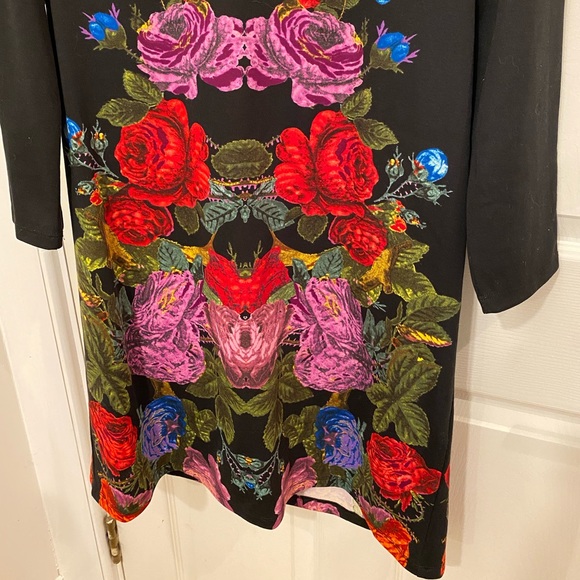 Floral graphic print 3/4 sleeve shift dress. - Picture 3 of 6